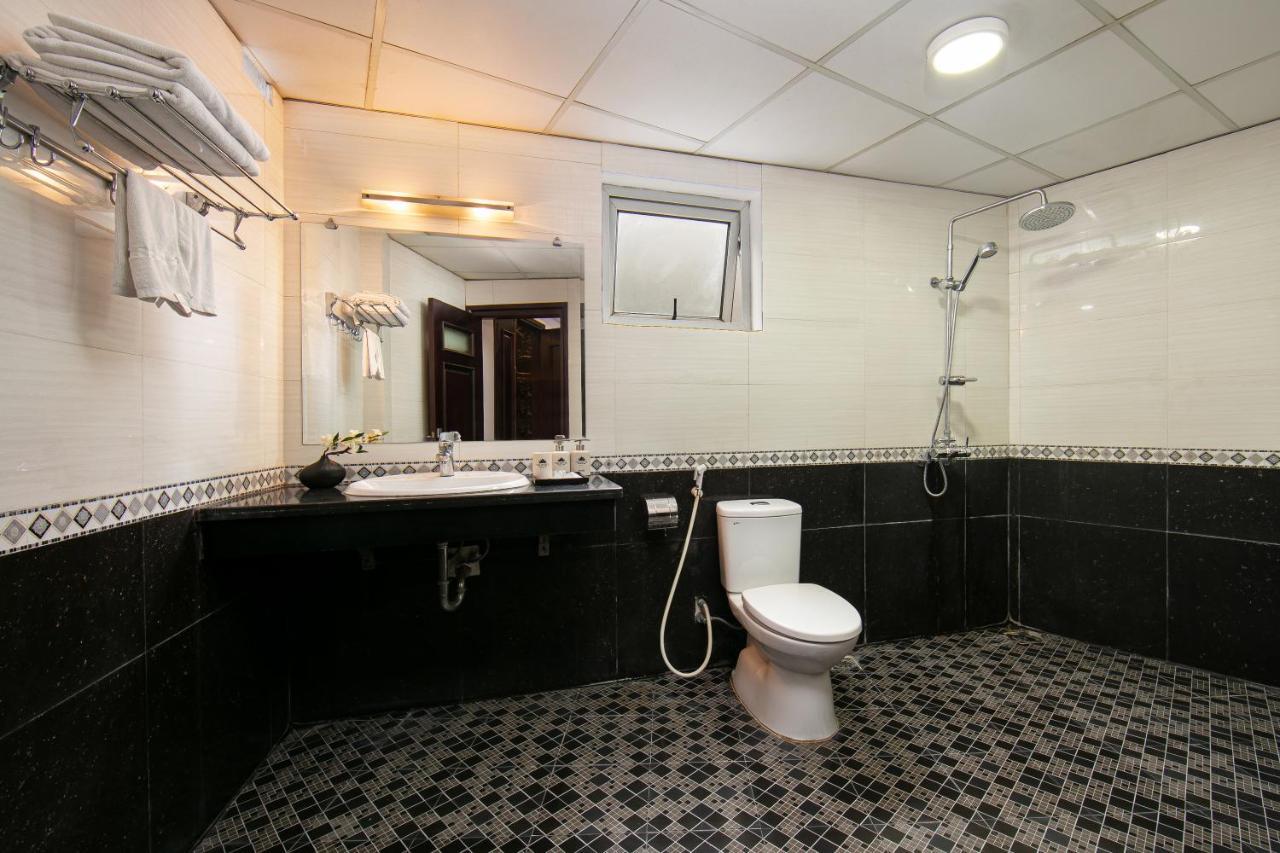 Duc Trong Hotel Ханой Екстериор снимка
