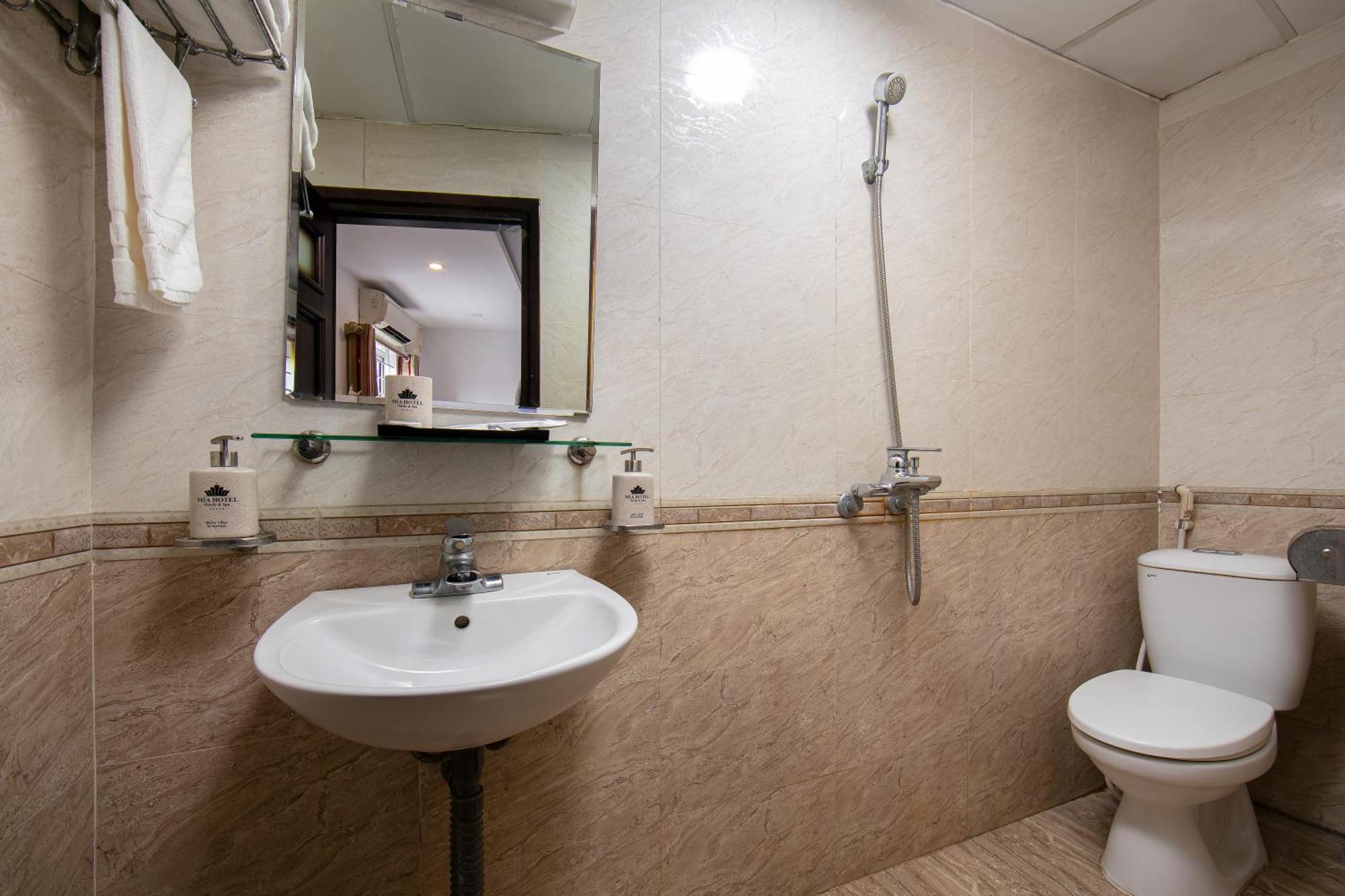 Duc Trong Hotel Ханой Екстериор снимка